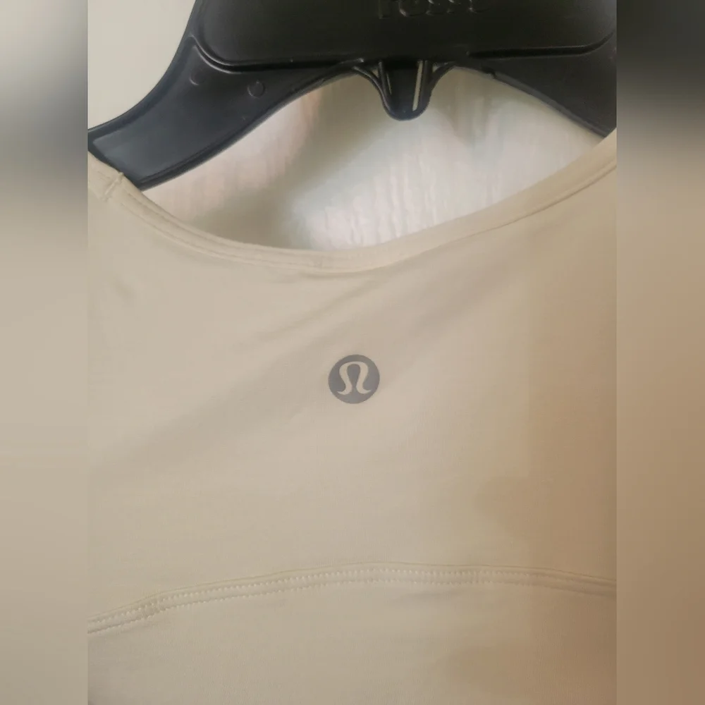 NWT Lululemon Shoulder Cut-Out Yoga Cropped Short Sleeve T-Shirt in Bone Size 6